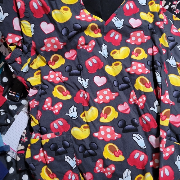 Scrub sets - Picture 2 of 12